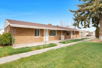 Building Photo - 1131-1133 W Ivy Ave