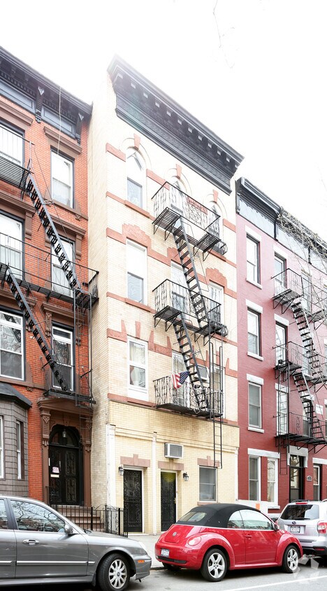 Primary Photo - 240 Sackett St