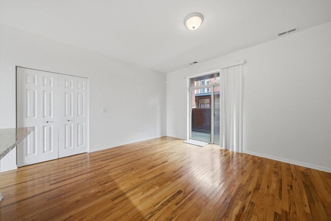 Building Photo - 318 E 25th St