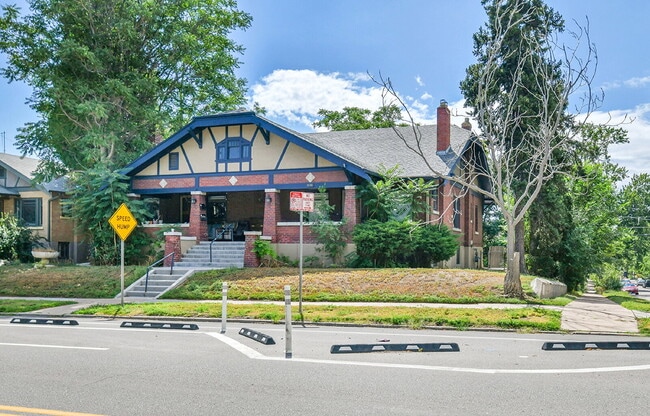 Building Photo - $1,395.00, 1 bed, 1 bath newly renovated b...
