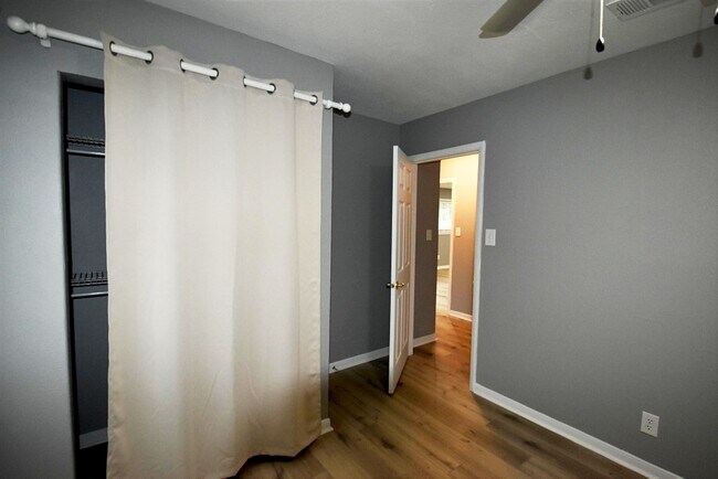 Foto del edificio - 10213 Fairland Dr