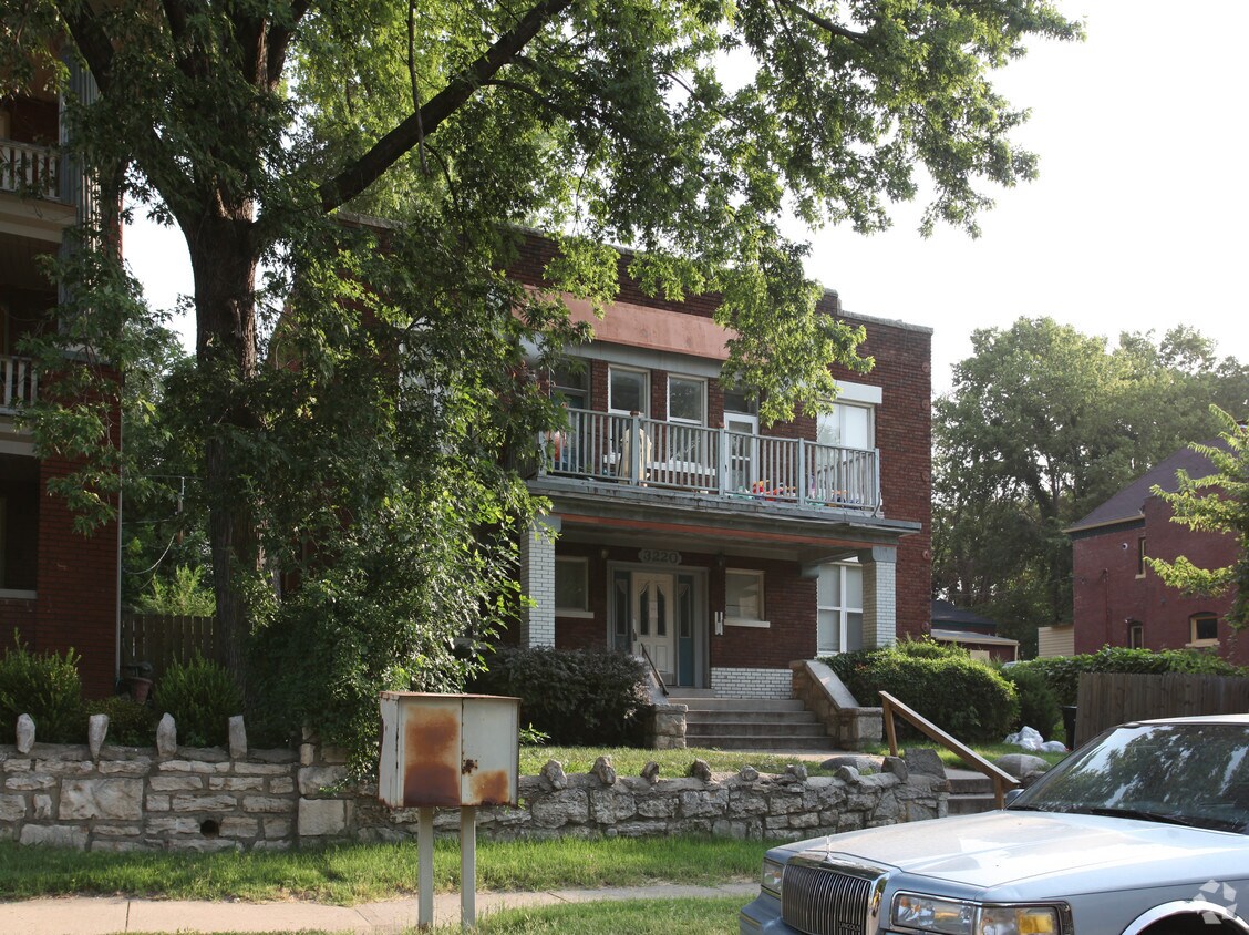 Foto del edificio - 3220 E 10th St