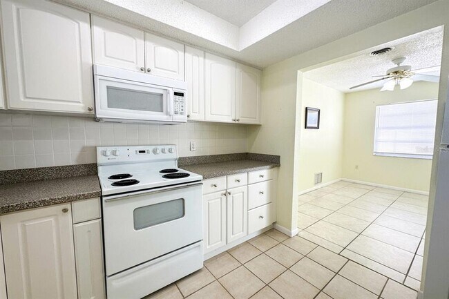 Foto del edificio - 3010 Holly Ave