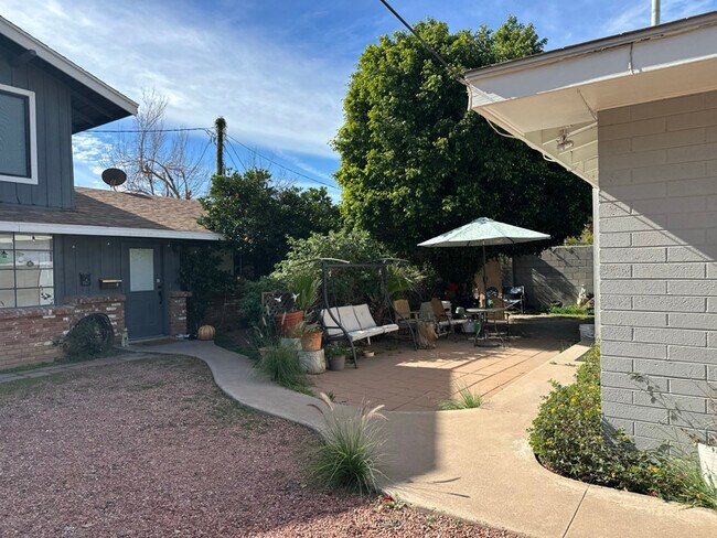 Building Photo - 117 W 2nd St