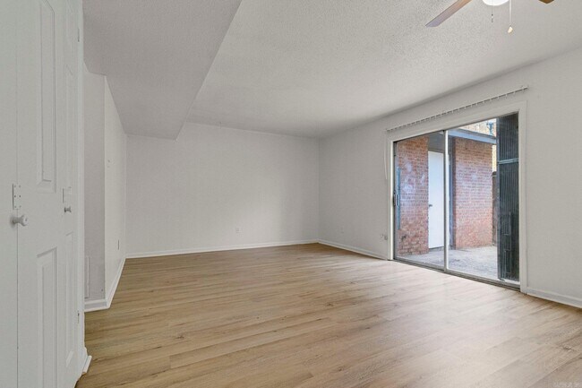 Building Photo - 2617 W 58th St