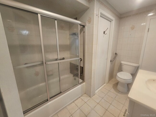 Building Photo - 804 Hampshire Rd