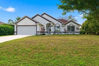 Building Photo - 3031 SE Galt Cir