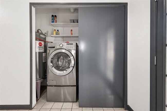 Building Photo - 6711 Vanlynn Ln