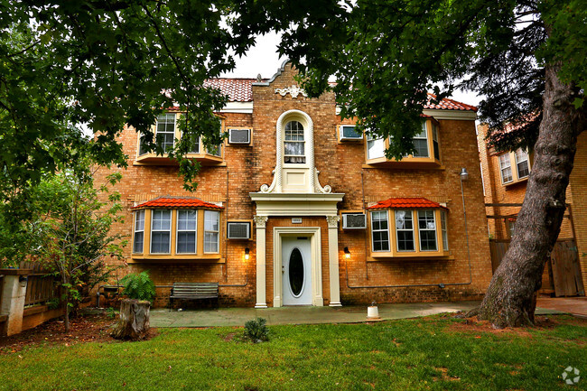3500 N Robinson Ave - 3412-3500 N Robinson Ave