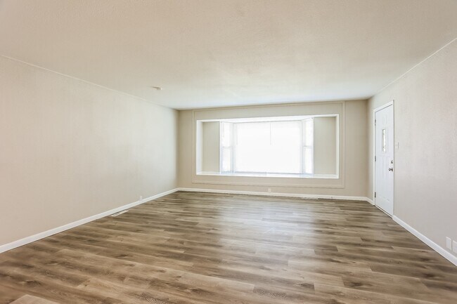 Foto del edificio - 820 Essex Drive