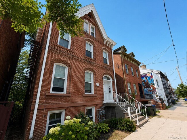 Building Photo - 167 Liberty St