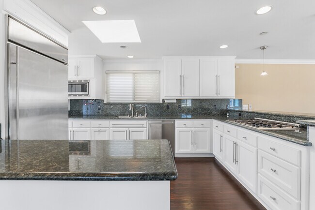 Foto del edificio - 209 Crest Dr