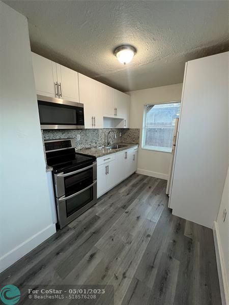 Foto del edificio - 242 NW 14th St