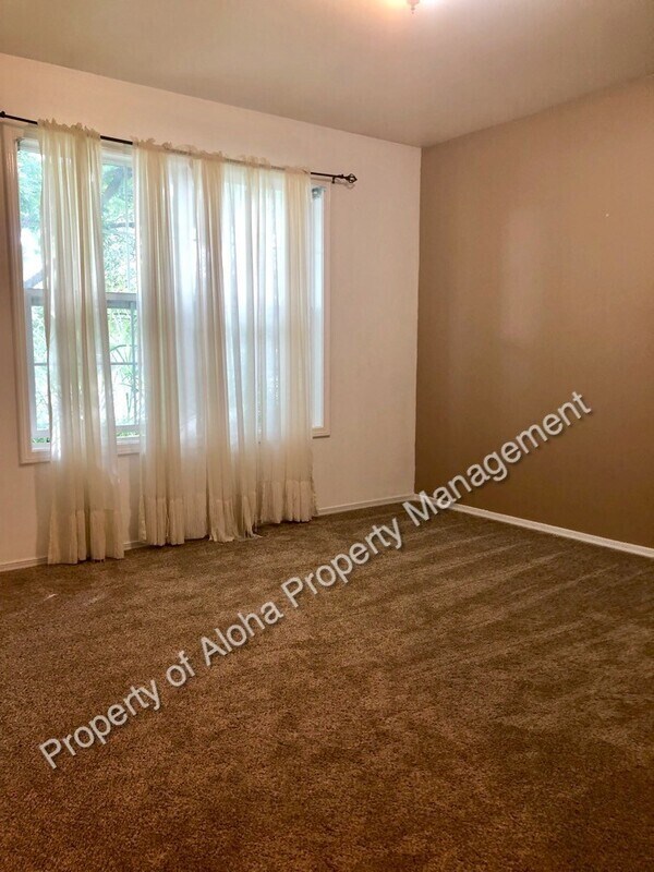 Building Photo - 2242 E Poppy Hills St