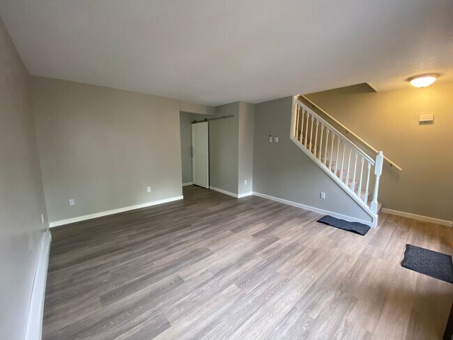 Building Photo - NEWLY RENOVATED 3 BD/1 BA - Move In ASAP!