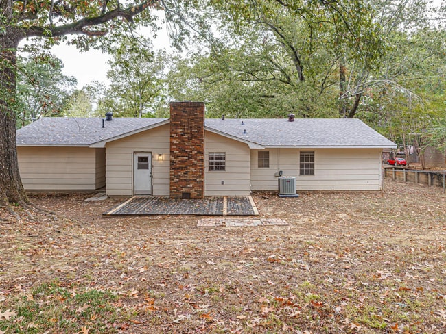 Building Photo - 400 Oakhill Cir