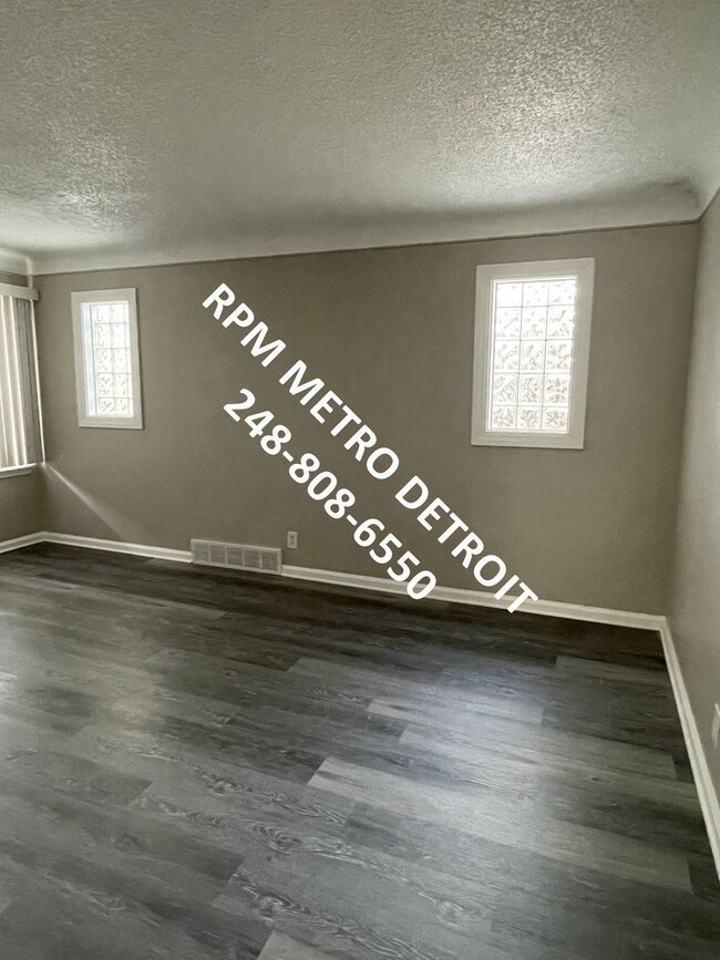 Foto del edificio - PRICE REDUCTION: Brick Bungalow in Eastpointe