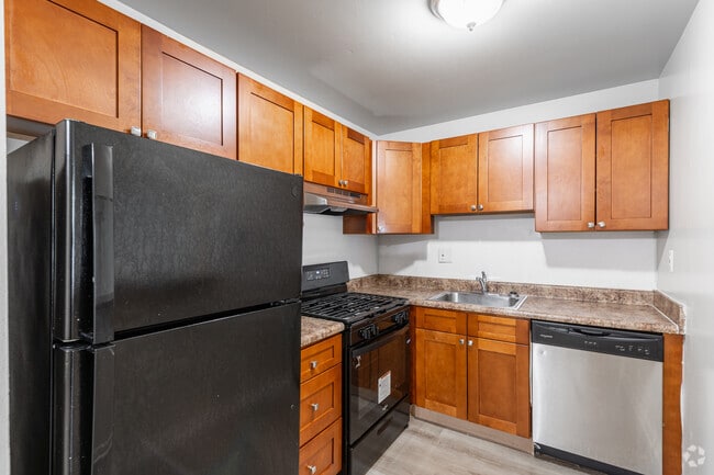 2 BR, 1 BA - 1250SF - Kitchen - Pinewood Estates