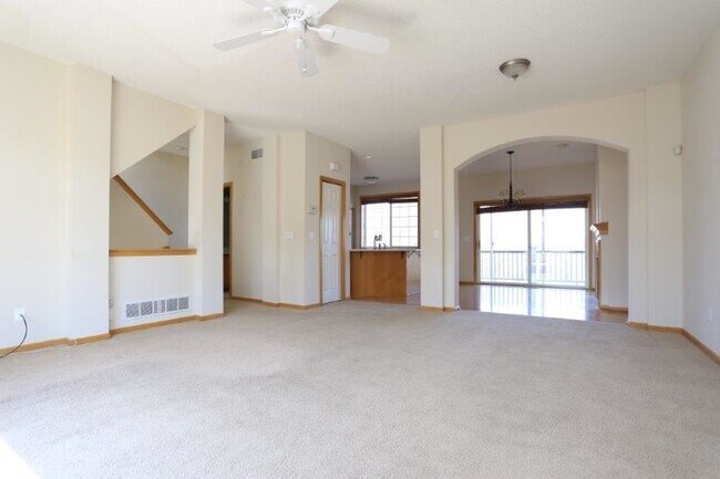 Building Photo - 3 br, 1.5 bath House - 886 Trenton Lane N
