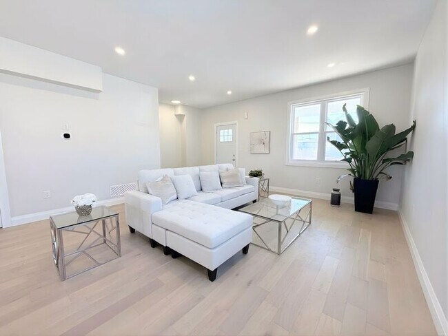 Building Photo - 26 Haight St