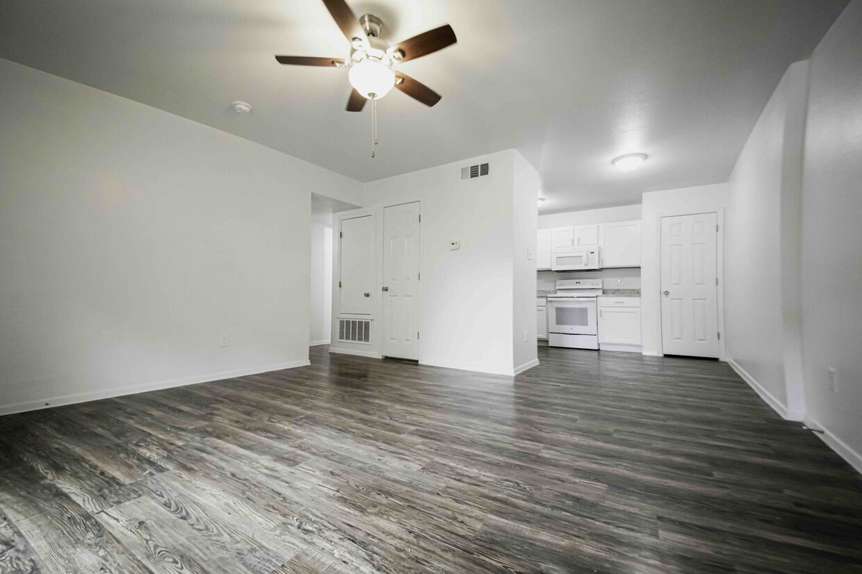 Living + Dining Area - Cedar Glen South