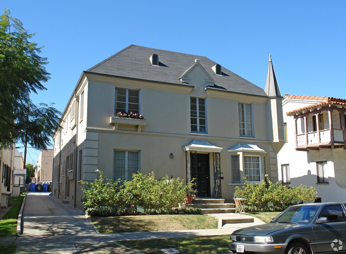 Building Photo - 355 N Sierra Bonita Ave