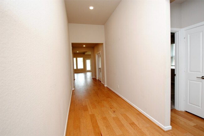 Foto del edificio - 8326 Oakland Hts Ln