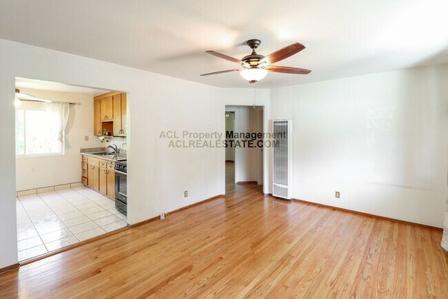 Foto del edificio - Beautiful, Perfectly located Hayward Home w/ lush and spacious garden.