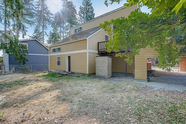 Building Photo - 4 bed/ 2 bath house on 145th St!