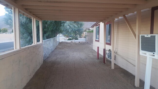 Foto del edificio - 72351 Old Dale Rd
