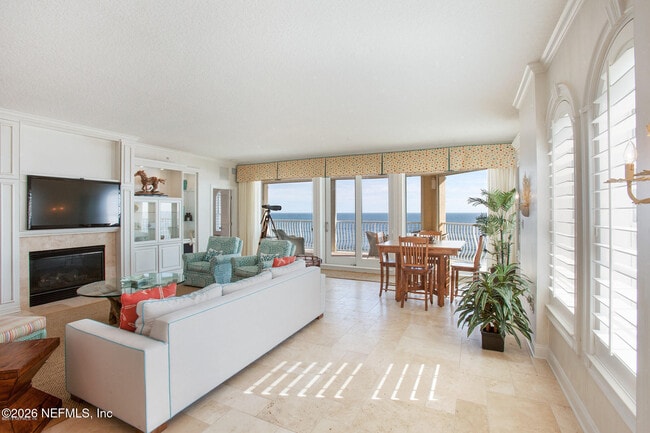 Building Photo - 120 Serenata Dr