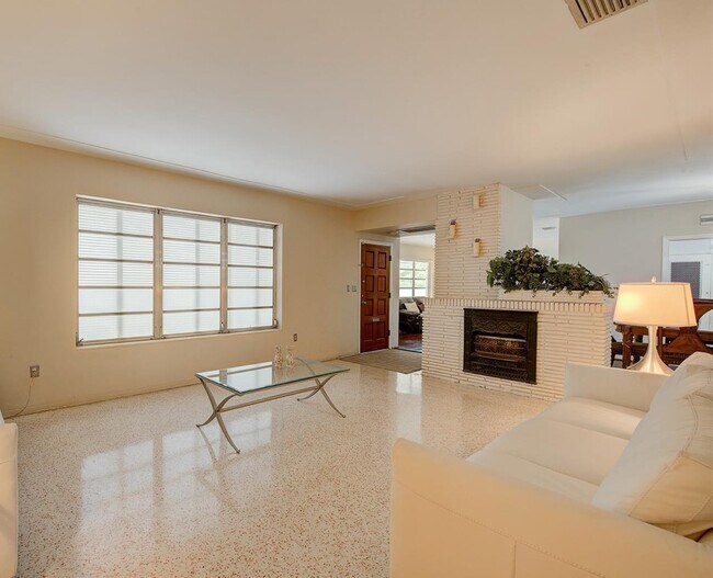 Foto del edificio - 9500 Carlyle Ave