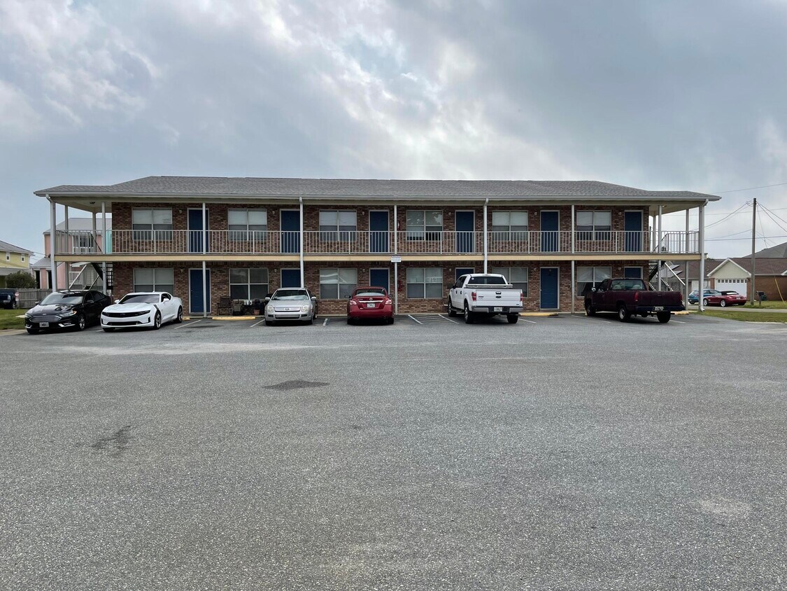 500 Channel Marker St Unit 10, Mary Esther, FL 32569 Room for Rent in