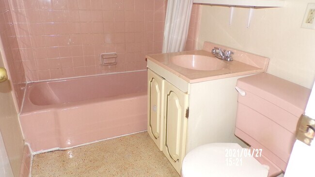 Foto del edificio - Cute Deltona Homes  CALL Sheila Campbell 4...