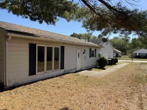 Building Photo - 3333 Kendale Dr