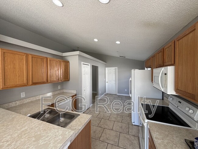 Building Photo - 715 Piermont Dr