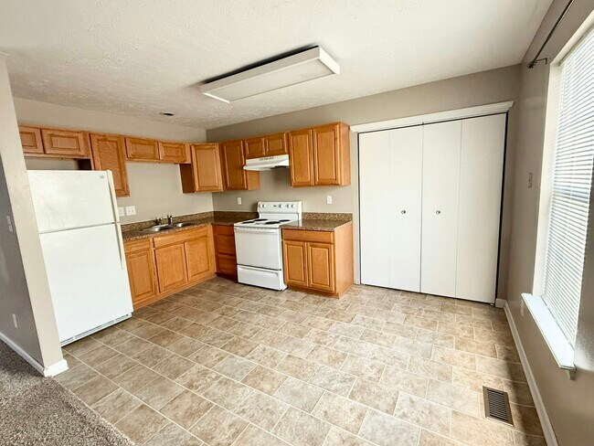 Building Photo - 837 Harlan St