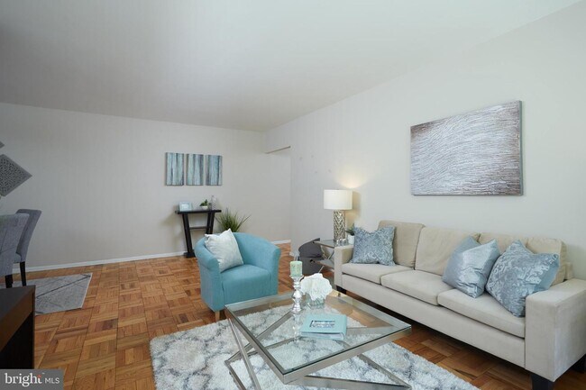 Foto del edificio - 4200 Cathedral Ave NW