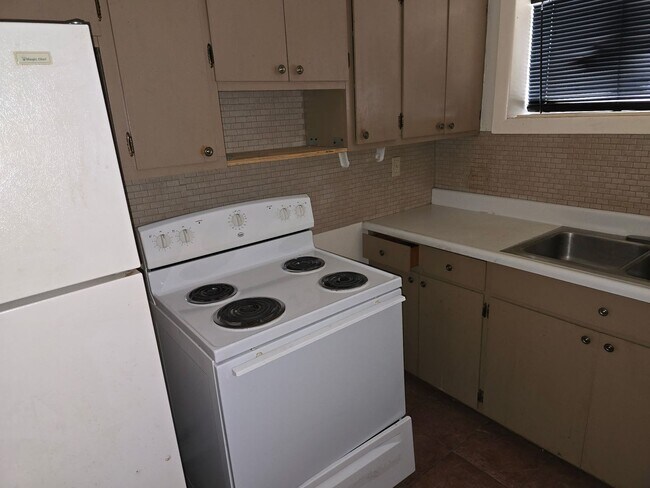 Foto del edificio - Oak Ridge 37830 - 1 Bedroom, 1 Bath Apartment - Contact Lisa Vineyard and Shannon Russell (865) 2...