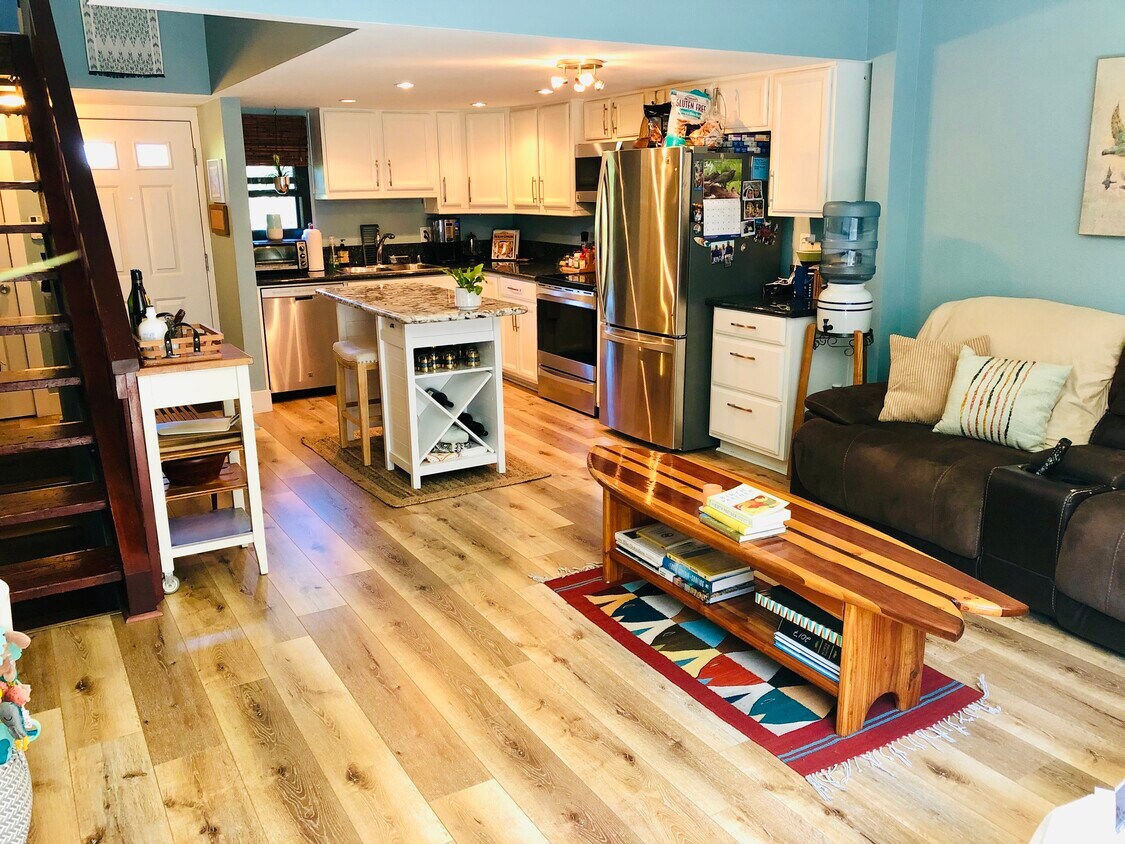 kitchen - 3982 Voltaire St