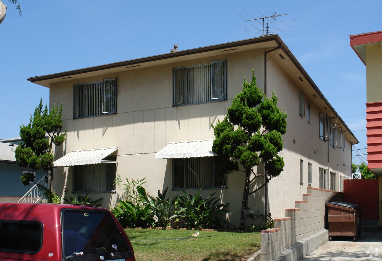 Foto del edificio - 3836 College Ave