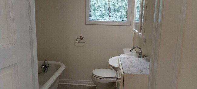 Building Photo - 407 S 19th Ave