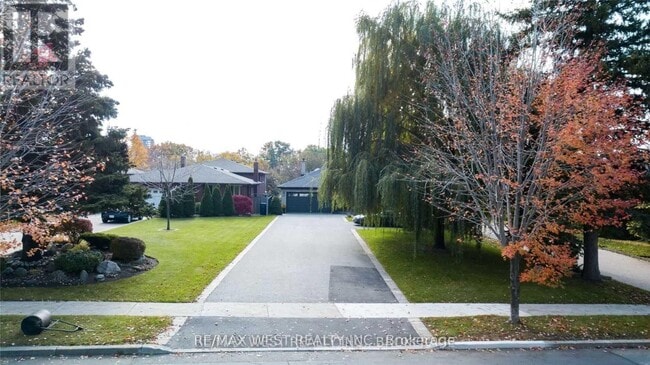 Building Photo - 393 Maple Leaf Dr