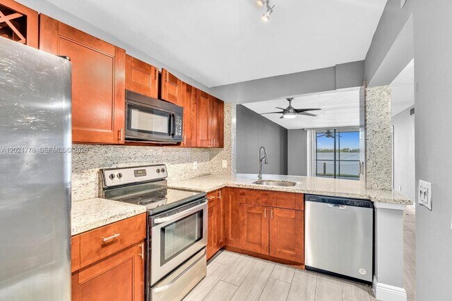 Building Photo - 109 Lake Emerald Dr