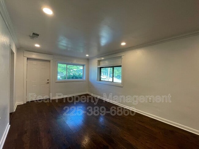 Foto del edificio - 9642 Lewis St