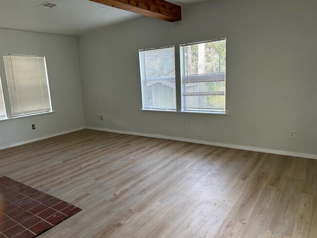 Building Photo - 327 Bayou Rd