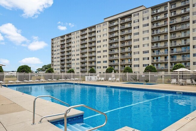 Building Photo - 200 Cove Way