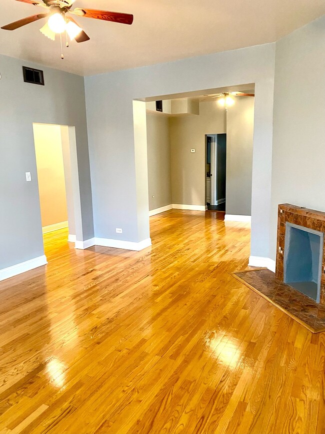 Building Photo - 4563 S Wabash Ave