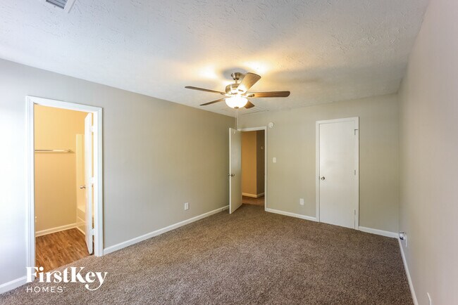 Foto del edificio - 8633 Hilltop Rd