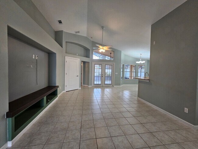 Foto del edificio - Spacious 3-bed, 2-bath Home Designed for Comfortable everyday living in Clermont, FL